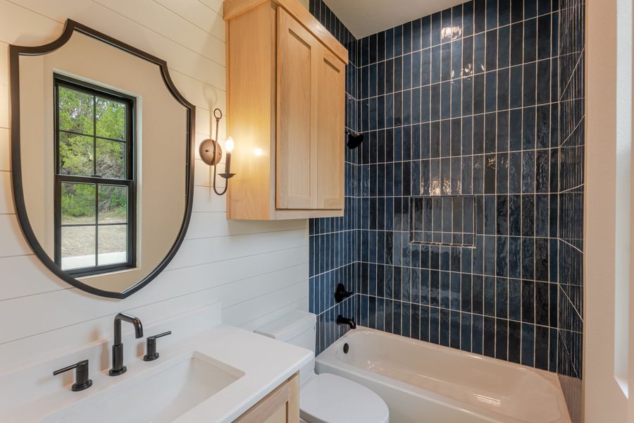 Furnished interior view inside a new home in Eagles Bluff, Weatherford (Image 11).