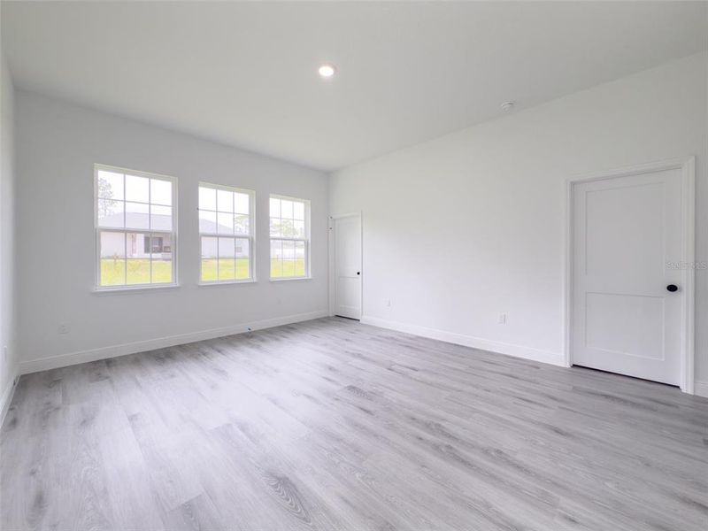 Spacious, unfurnished interior of a new home in , Ocala (Image 31).