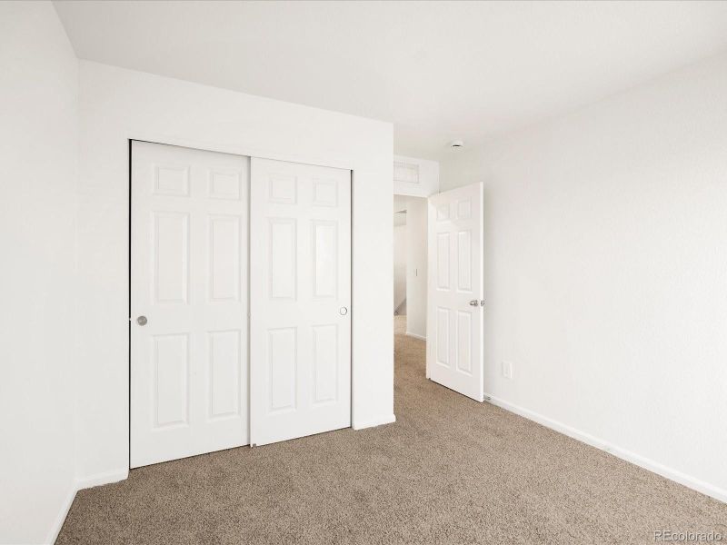 Spacious, unfurnished interior of a new home in Skyview at High Point, Aurora (Image 14).