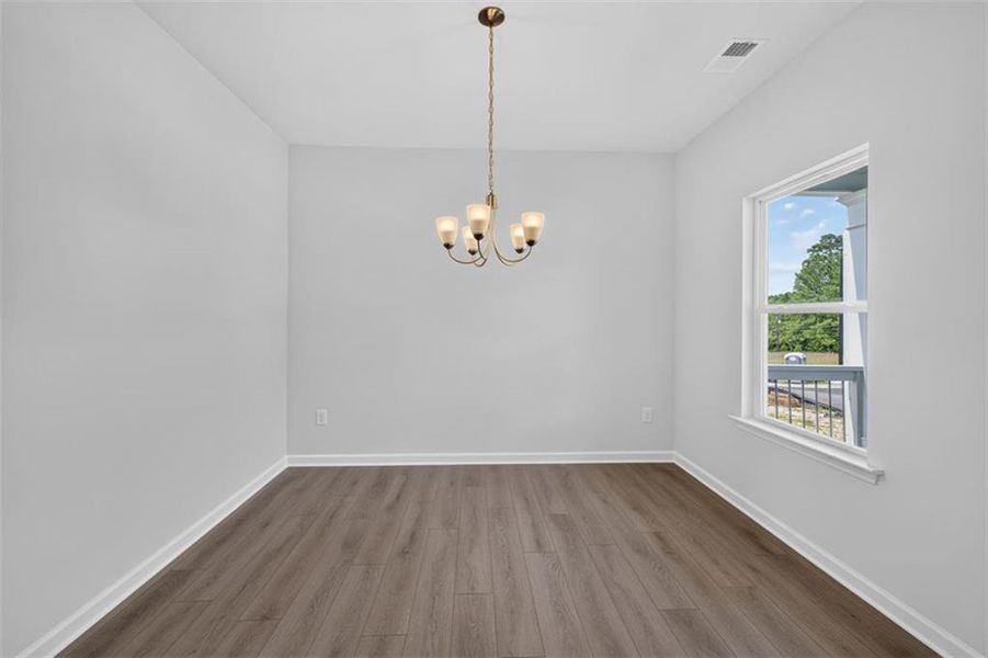 Spacious, unfurnished interior of a new home in Oakmont, Dallas (Image 34).