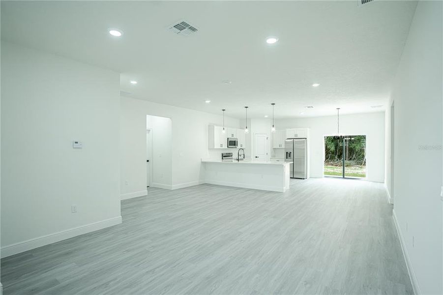 Spacious, unfurnished interior of a new home in , Ocala (Image 30).