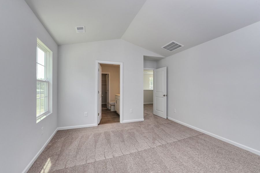 Spacious, unfurnished interior of a new home in Hainer Place, Conway (Image 16).