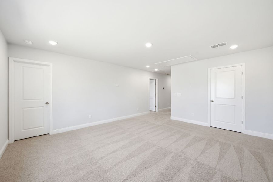 Spacious, unfurnished interior of a new home in Carriage Estates, Lexington (Image 29).