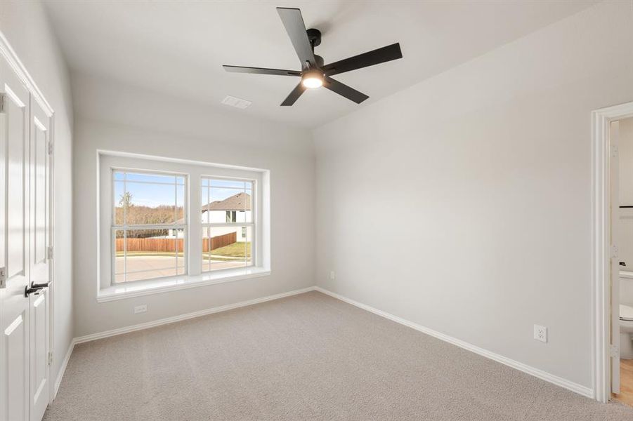 Spacious, unfurnished interior of a new home in Sable Creek, Sanger (Image 27).