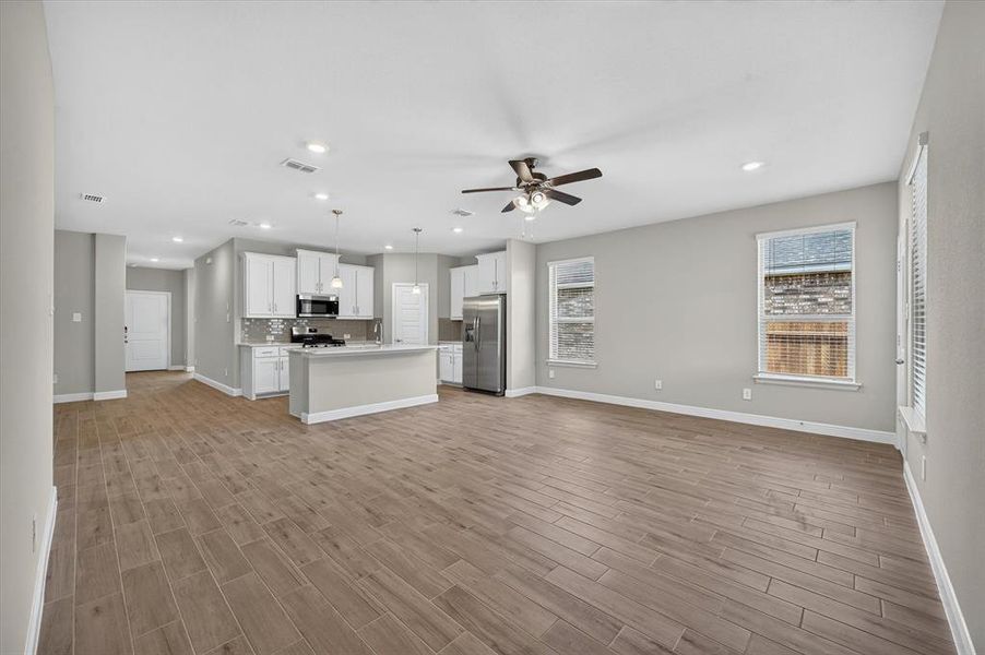 Spacious, unfurnished interior of a new home in , Justin (Image 16).