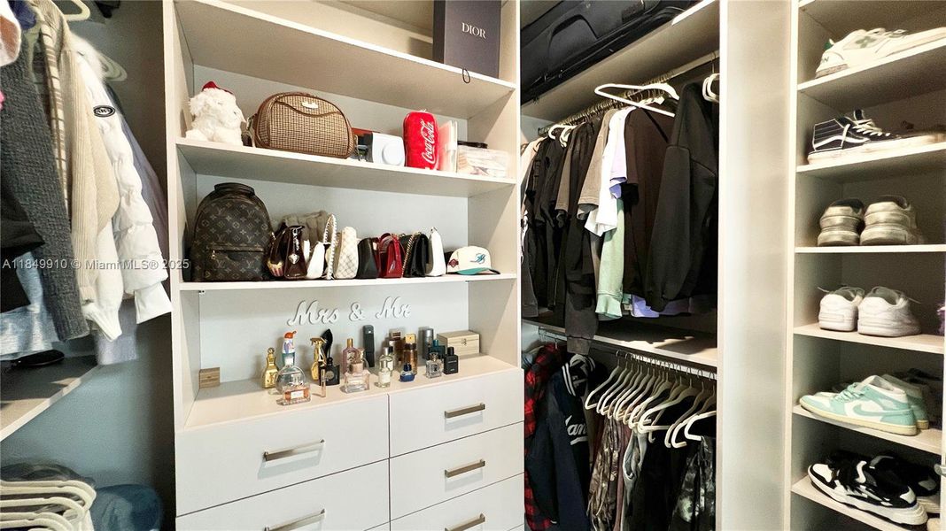 master room walking closet closet