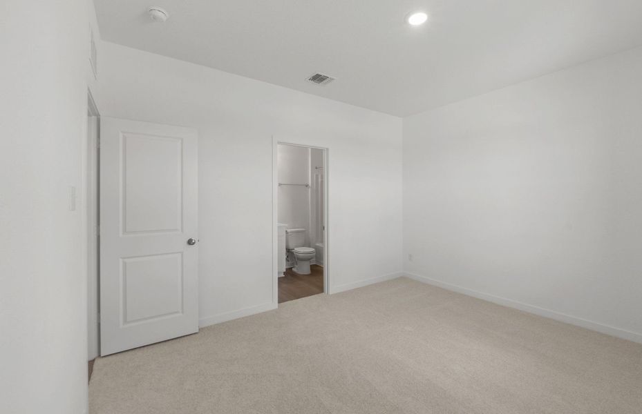 Spacious, unfurnished interior of a new home in County View, Temple (Image 33).