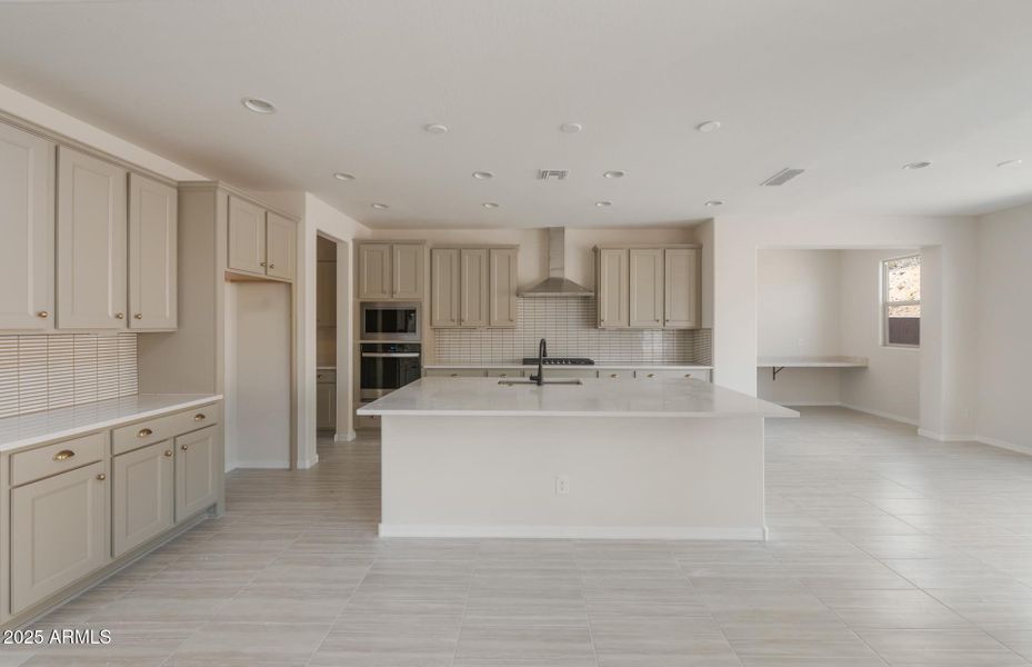 Kitchen/Workstation Center