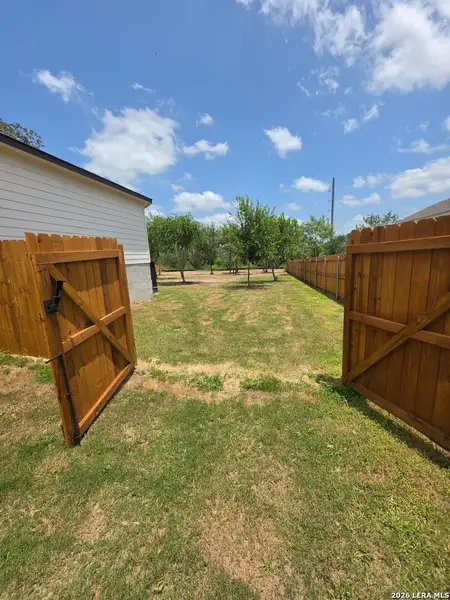 Exterior details and patio area of a home in Jordan's Ranch, San Antonio (Image 3).