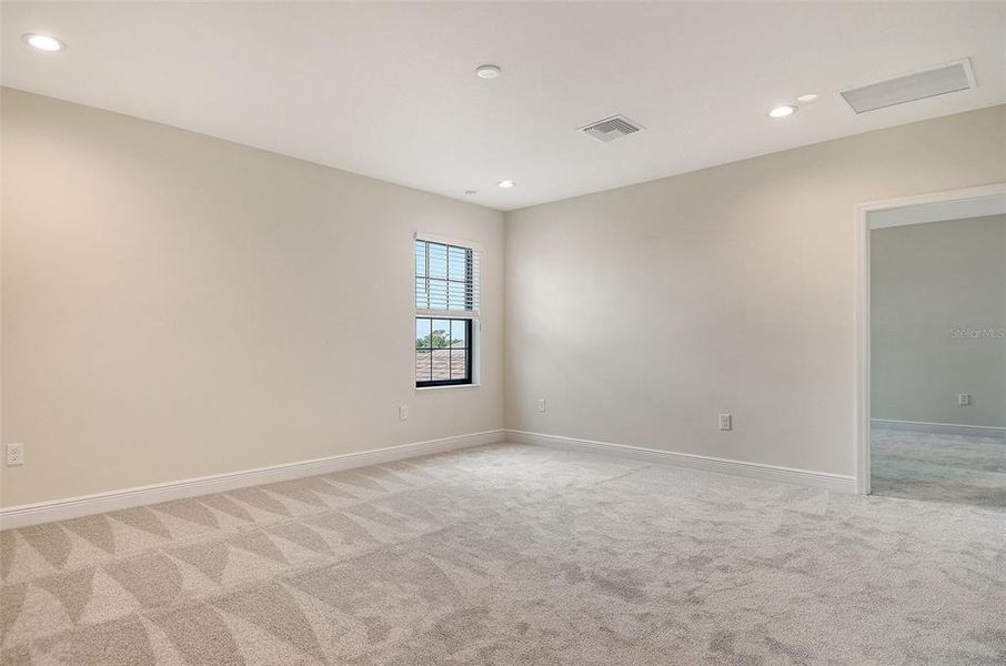 Spacious, unfurnished interior of a new home in Canoe Creek, Parrish (Image 19).