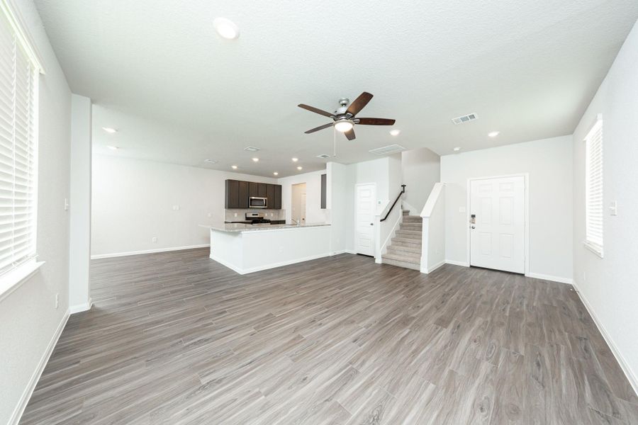 Spacious, unfurnished interior of a new home in River's Edge, Conroe (Image 13). Spacious, unfurnished interior of a new home in River's Edge, Conroe (Image 13).