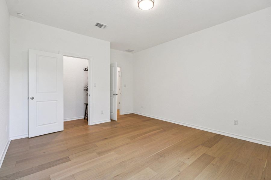 Spacious, unfurnished interior of a new home in Wolf Ranch West Bend - 70', Georgetown (Image 21).
