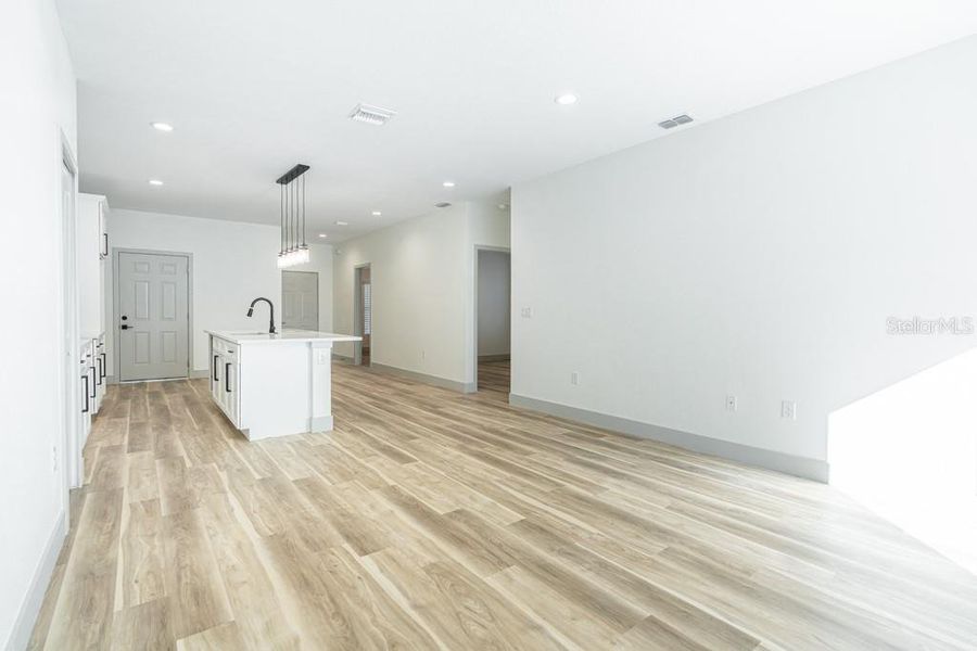 Spacious, unfurnished interior of a new home in , Apopka (Image 20).