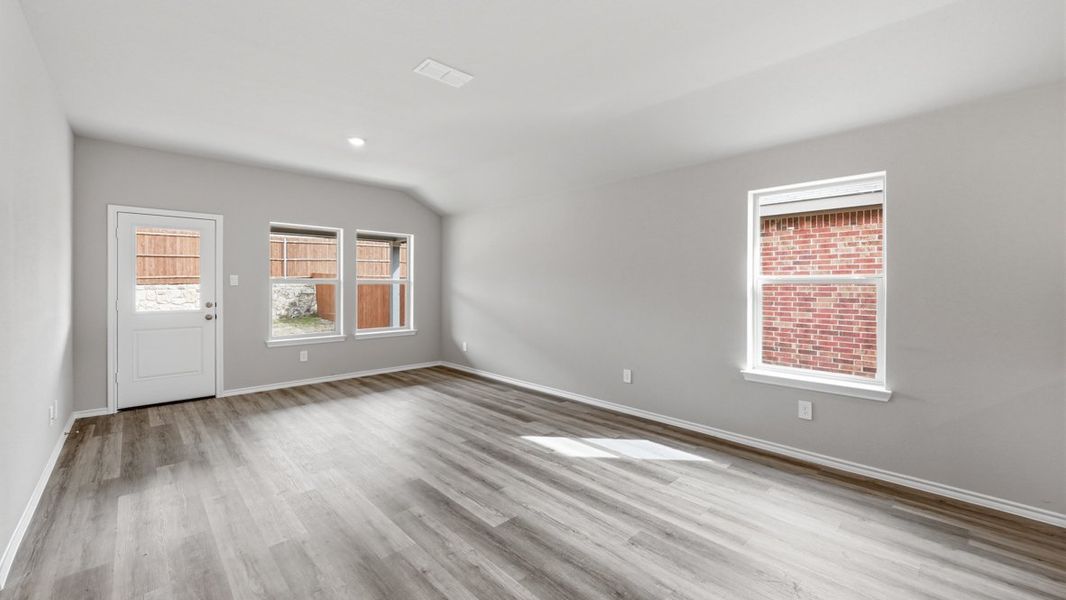 Spacious, unfurnished interior of a new home in Hickory Grove, Krum (Image 17).