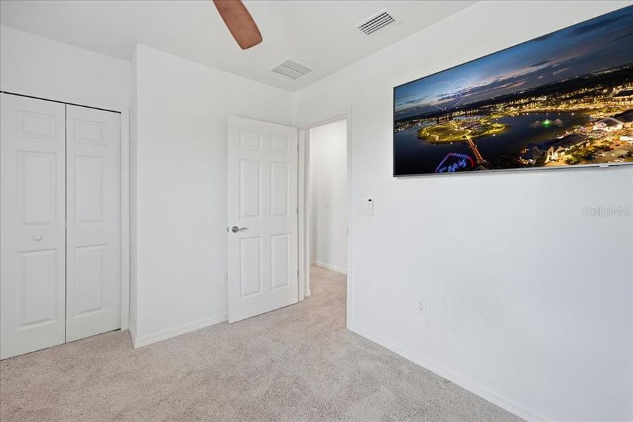 Spacious, unfurnished interior of a new home in , Sarasota (Image 22).