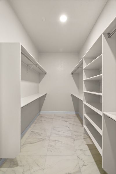 Spacious, unfurnished interior of a new home in Verdancia, El Paso (Image 36).