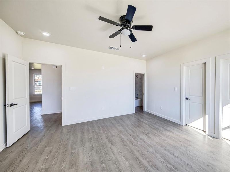 Spacious, unfurnished interior of a new home in , Runaway Bay (Image 14).