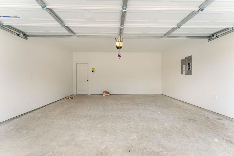 Spacious, unfurnished interior of a new home in Chapel Lakes, Montgomery (Image 31).