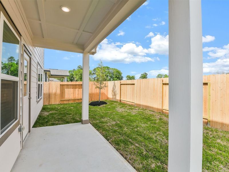 Exterior details and patio area of a home in Caney Creek Place, Conroe (Image 4).