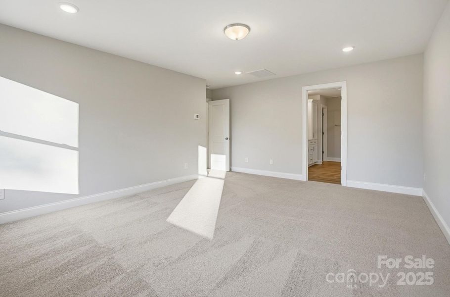 Spacious, unfurnished interior of a new home in Waterford Commons, Rock Hill (Image 32).