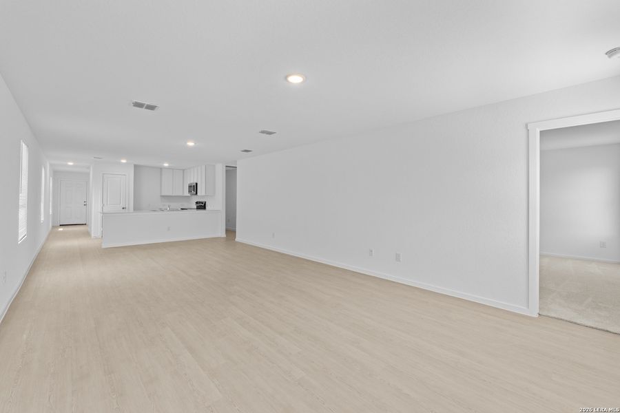 Spacious, unfurnished interior of a new home in Higdon Crossing, San Antonio (Image 15). Spacious, unfurnished interior of a new home in Higdon Crossing, San Antonio (Image 15).