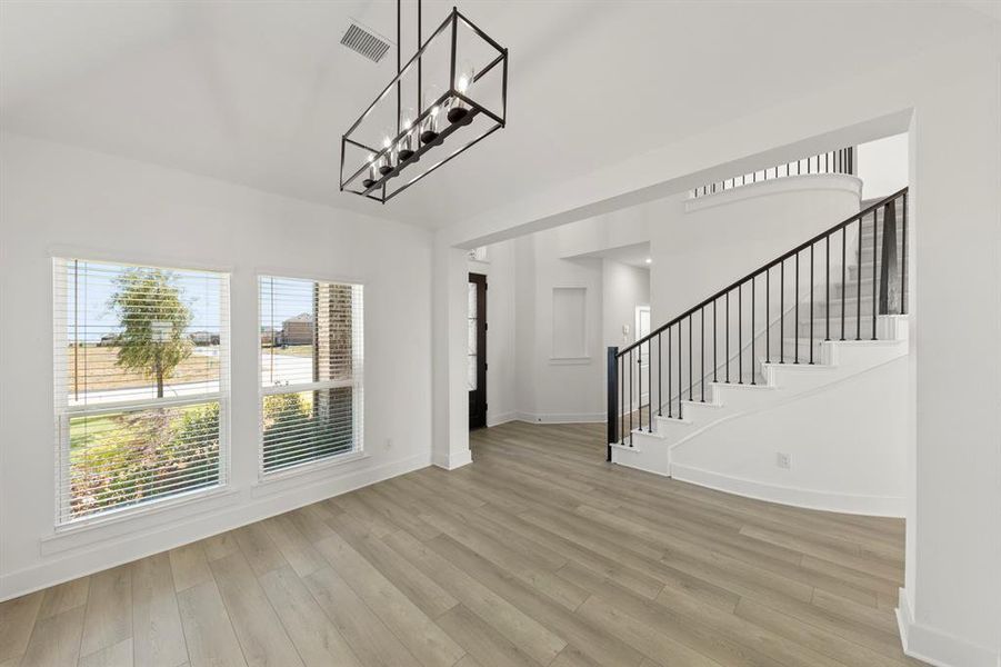 06. 1322 Comal - Dining 06. 1322 Comal - Dining