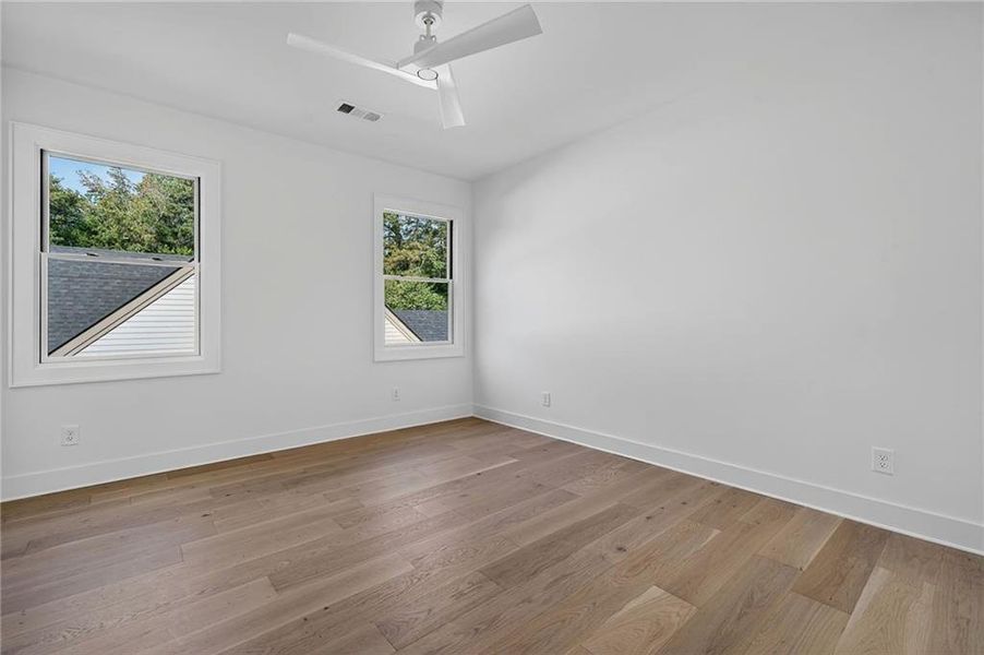 Spacious, unfurnished interior of a new home in , Alpharetta (Image 34).