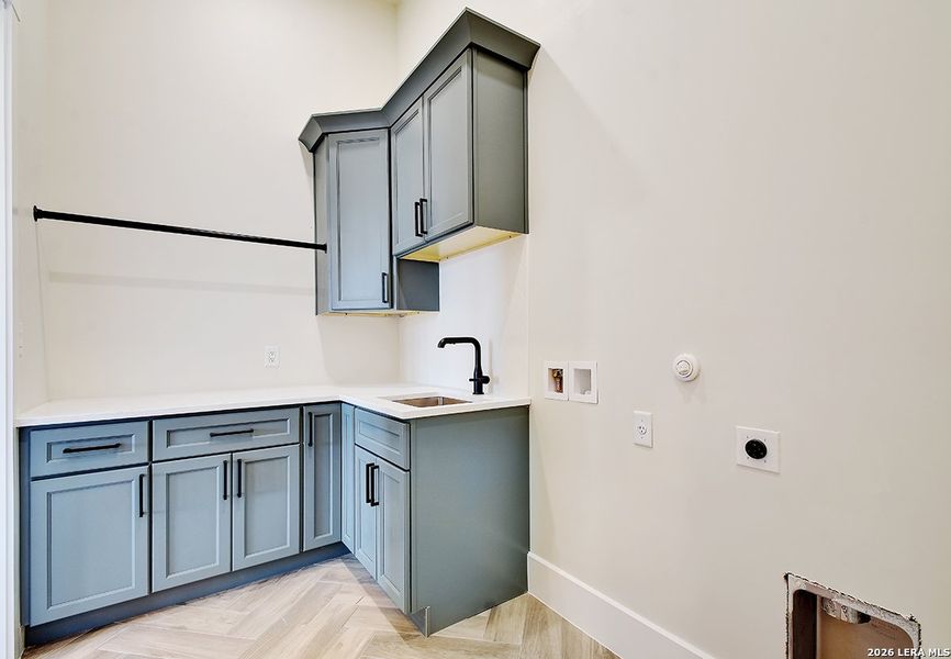 Furnished interior view inside a new home in , Bandera (Image 7).