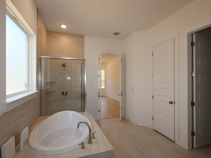 Furnished interior view inside a new home in Edgewood, Leander (Image 4).