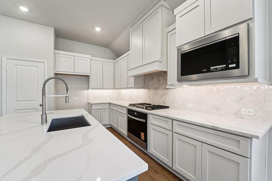 Furnished interior view inside a new home in Evergreen 40', Conroe (Image 8).