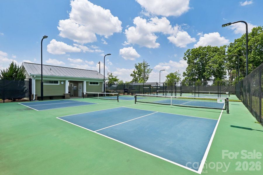 Community amenities in , Charlotte (Image 35).