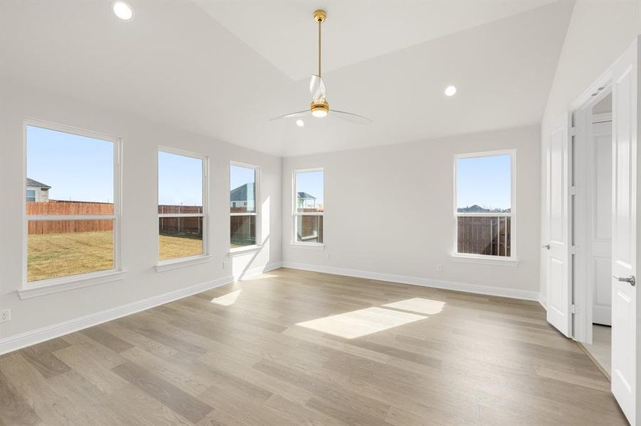 Spacious, unfurnished interior of a new home in Bull Hide Estates, Hewitt (Image 28).