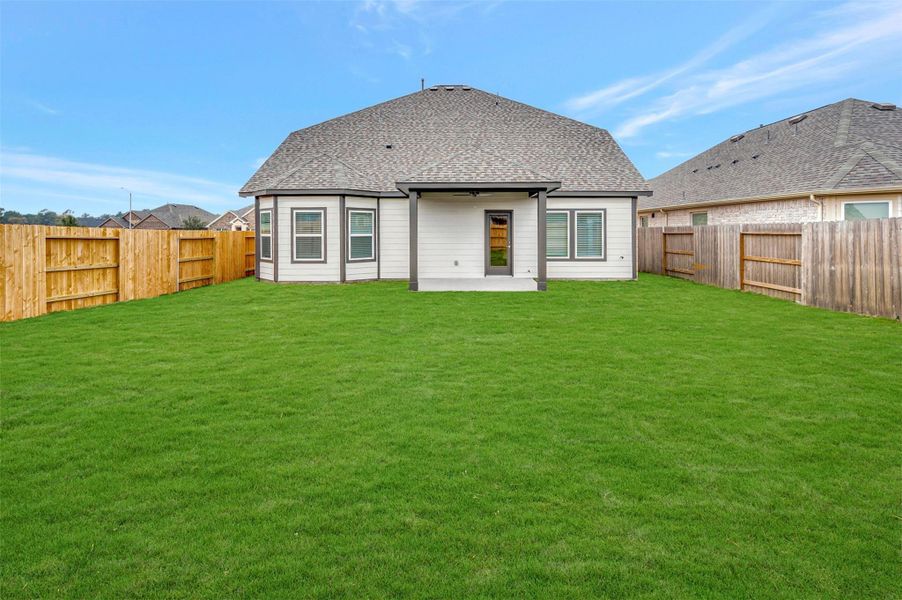 Exterior details and patio area of a home in Sorella, Tomball (Image 28).
