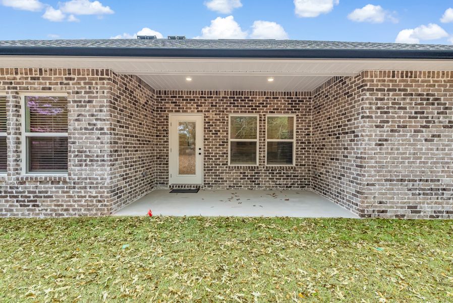 Exterior details and patio area of a home in , Crestview (Image 4).