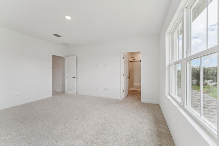 Spacious, unfurnished interior of a new home in , Fort Pierce (Image 17).