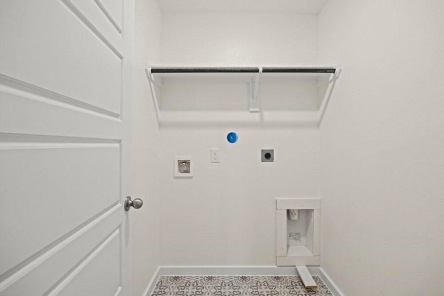 Spacious, unfurnished interior of a new home in Creekhaven, Iowa Colony (Image 21).