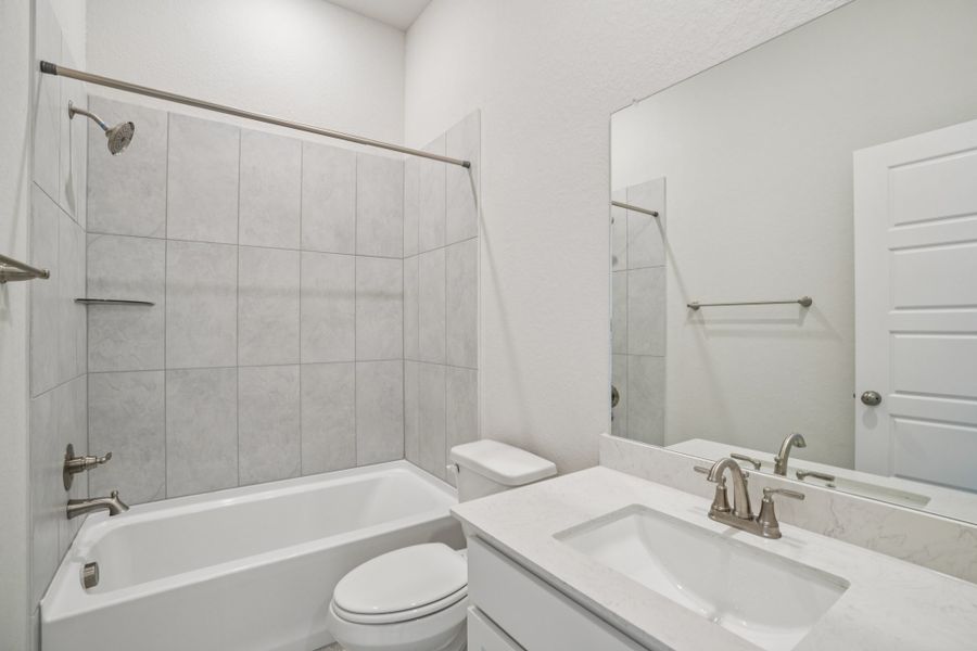 Furnished interior view inside a new home in Meyer Ranch, New Braunfels (Image 12).