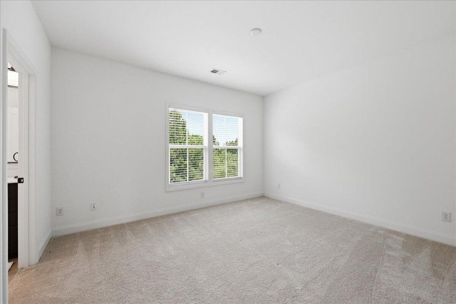 Spacious, unfurnished interior of a new home in , Summerville (Image 39).