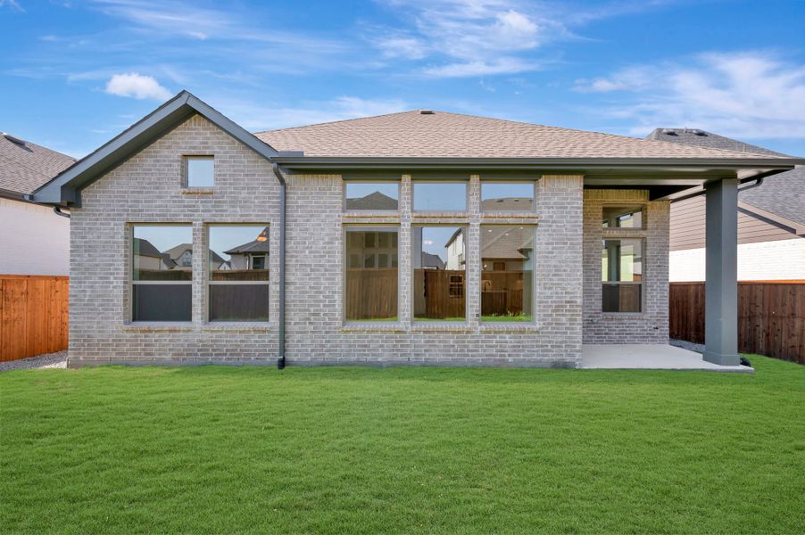 Exterior details and patio area of a home in Sandbrock Ranch, Aubrey (Image 3).