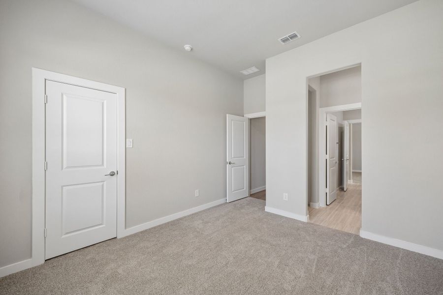 Spacious, unfurnished interior of a new home in Dove Hollow, Waxahachie (Image 38). Spacious, unfurnished interior of a new home in Dove Hollow, Waxahachie (Image 38).