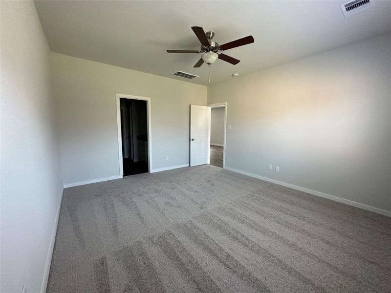 Spacious, unfurnished interior of a new home in Lonestar Collection at Aurora, Katy (Image 26).
