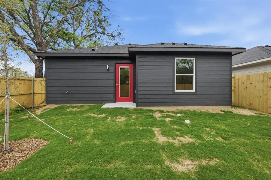 Exterior details and patio area of a home in , Sherman (Image 3).