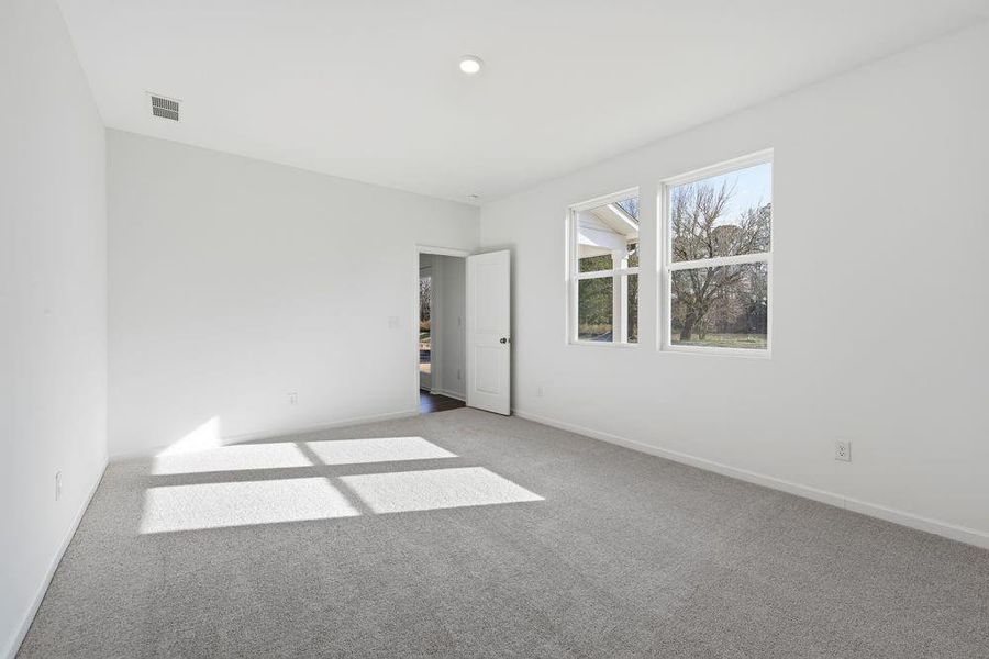 Spacious, unfurnished interior of a new home in Windance Lake, Loganville (Image 29).