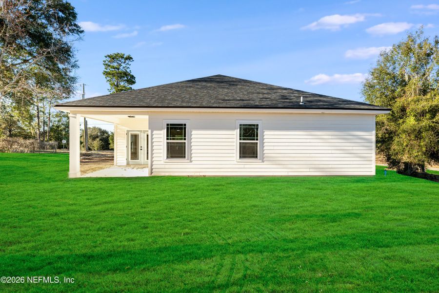 Exterior details and patio area of a home in , Keystone Heights (Image 4).