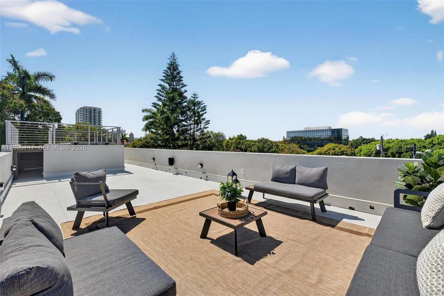 Exterior details and patio area of a home in , Miami (Image 45).