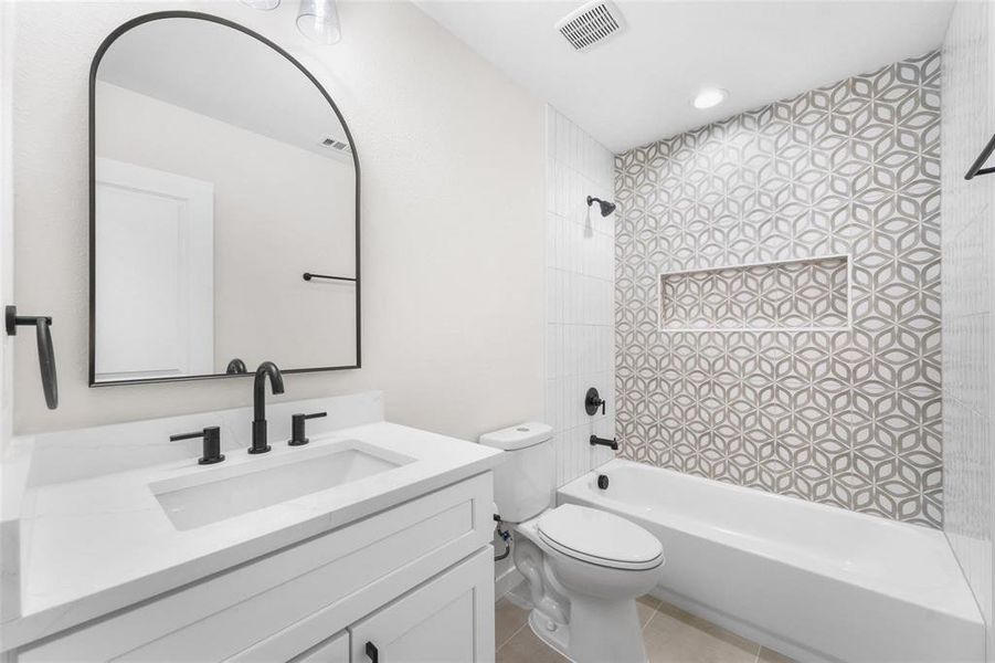 Furnished interior view inside a new home in , Dallas (Image 13).