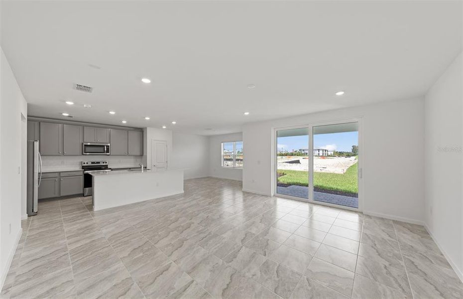 Spacious, unfurnished interior of a new home in Lakespur Wellen Park, Venice (Image 16). Spacious, unfurnished interior of a new home in Lakespur Wellen Park, Venice (Image 16).