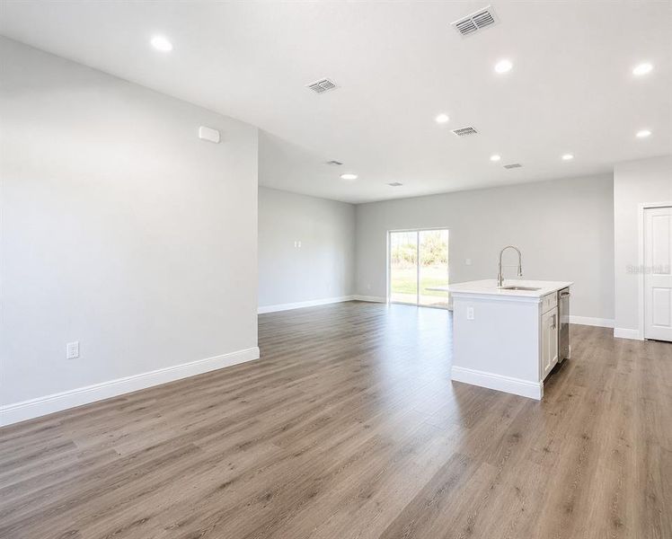 Spacious, unfurnished interior of a new home in , Ocala (Image 12).