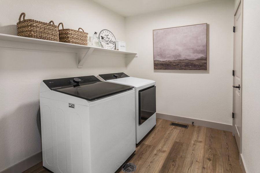 Representative interior finishes for a home built from the Twain by Hartford Homes in Prairie Song, Windsor (Image 23).