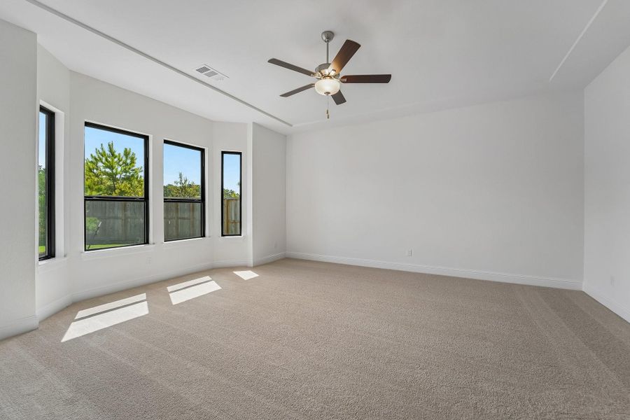 Spacious, unfurnished interior of a new home in Evergreen 70', Conroe (Image 22).